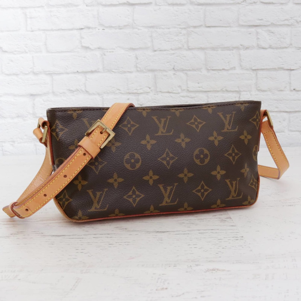 Louis Vuitton Trotteur Monogram Crossbody Bag Purse Women LV Zip GREAT CONDITION